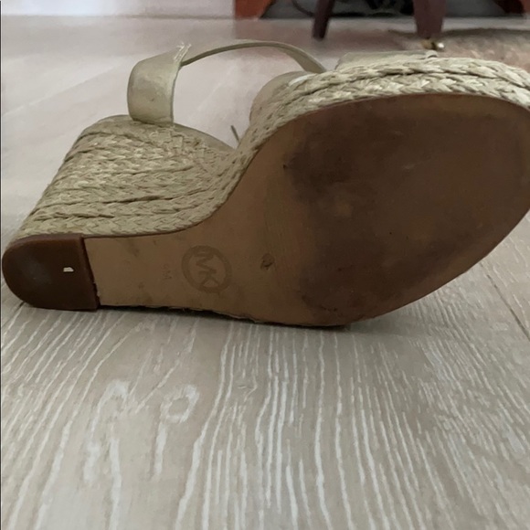 MICHAEL KORS Gold Metallic Wedge - Picture 3 of 6